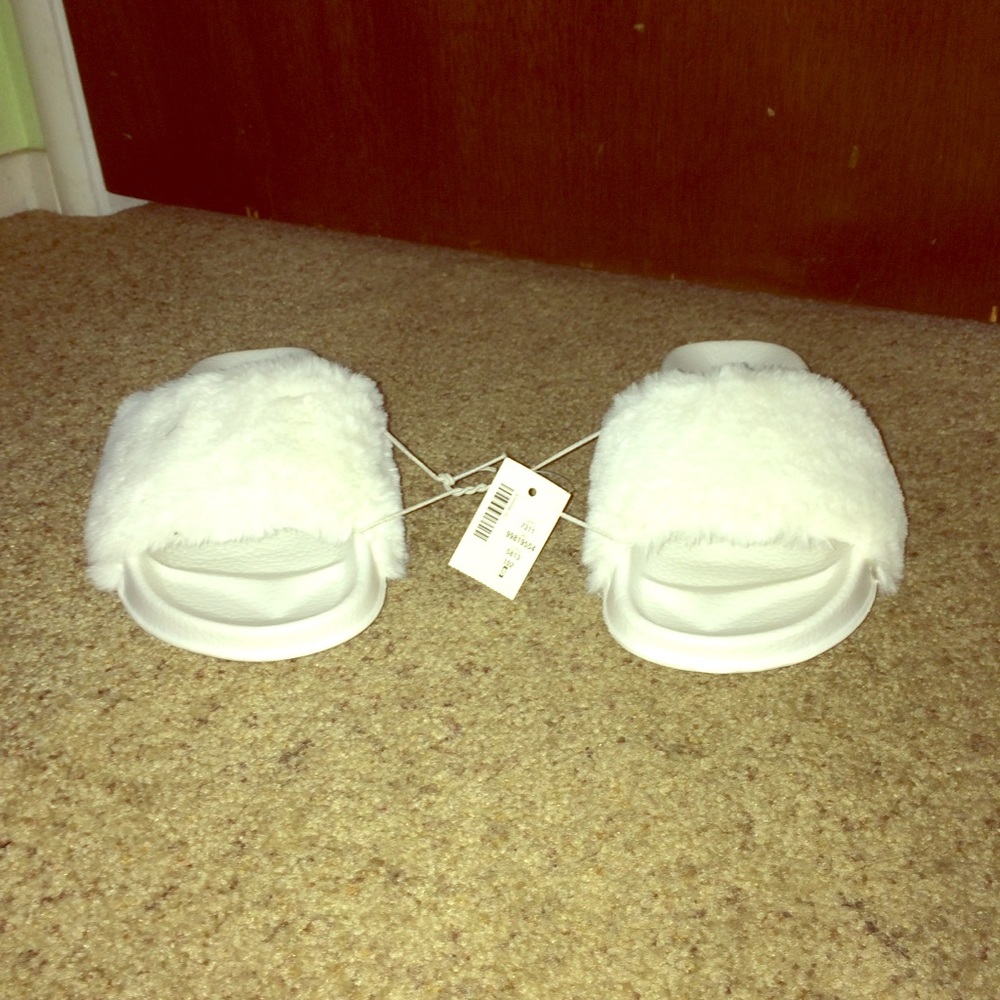 Women Aéropostales Slides Size 8